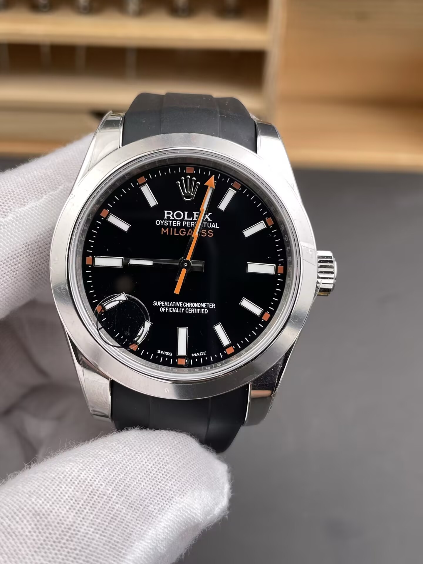 020A69F2C48B6ACE581024833BB36346 A black-dial Rolex mechanical watch. Is this the style you like? - Image 1